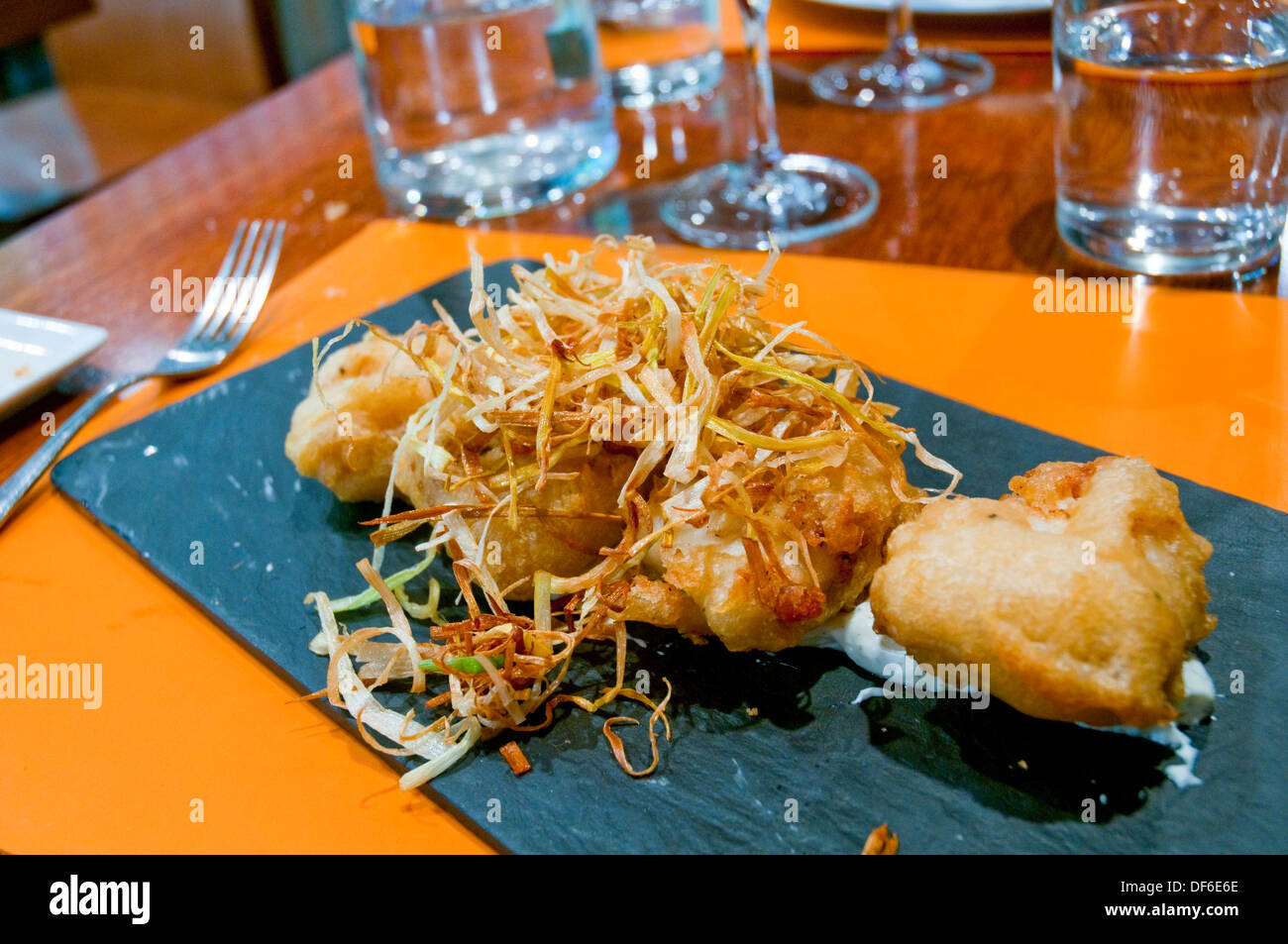 L Espagnol Tapa Morue Frit Avec Des Oignons Frits L Espagne
