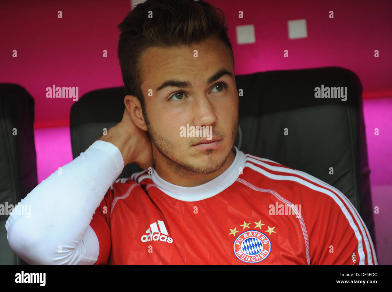 La Munich Mario Goetze avant le match de foot entre FC Bayern Munich et le VfL Wolfsburg, Munich, Allemagne, 28 septembre 2013. Munich a remporté le match avec 1:0. Photo : Andreas Gebert Banque D'Images