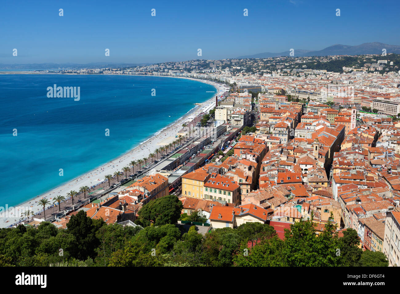 Vue sur la baie et la Promenade des Anglais du parc du chateau, Nice, Provence-Alpes-Côte d'Azur, France, Europe Banque D'Images