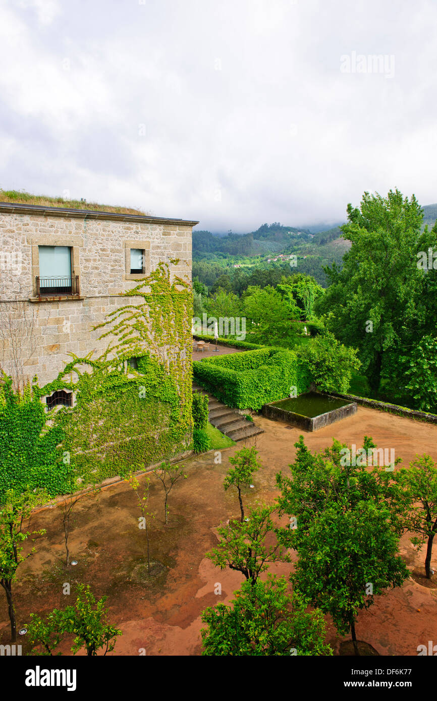 Posada Geres Amares,vieux,monastère cloître,vue sur les collines environnantes, une grande randonnée dans le Parc National de Geres,le Nord du Portugal Banque D'Images