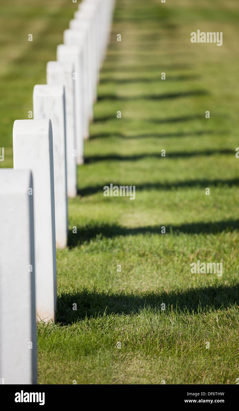 Les pierres tombales casting shadows, Black Hills National Cemetery Banque D'Images