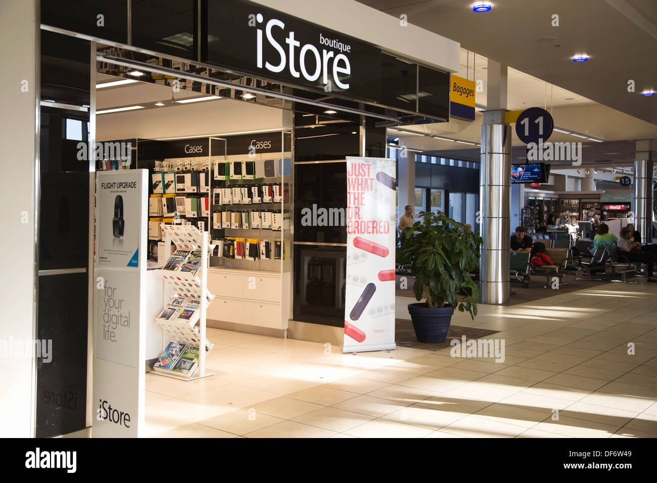 Boutique istore in airport Banque D'Images