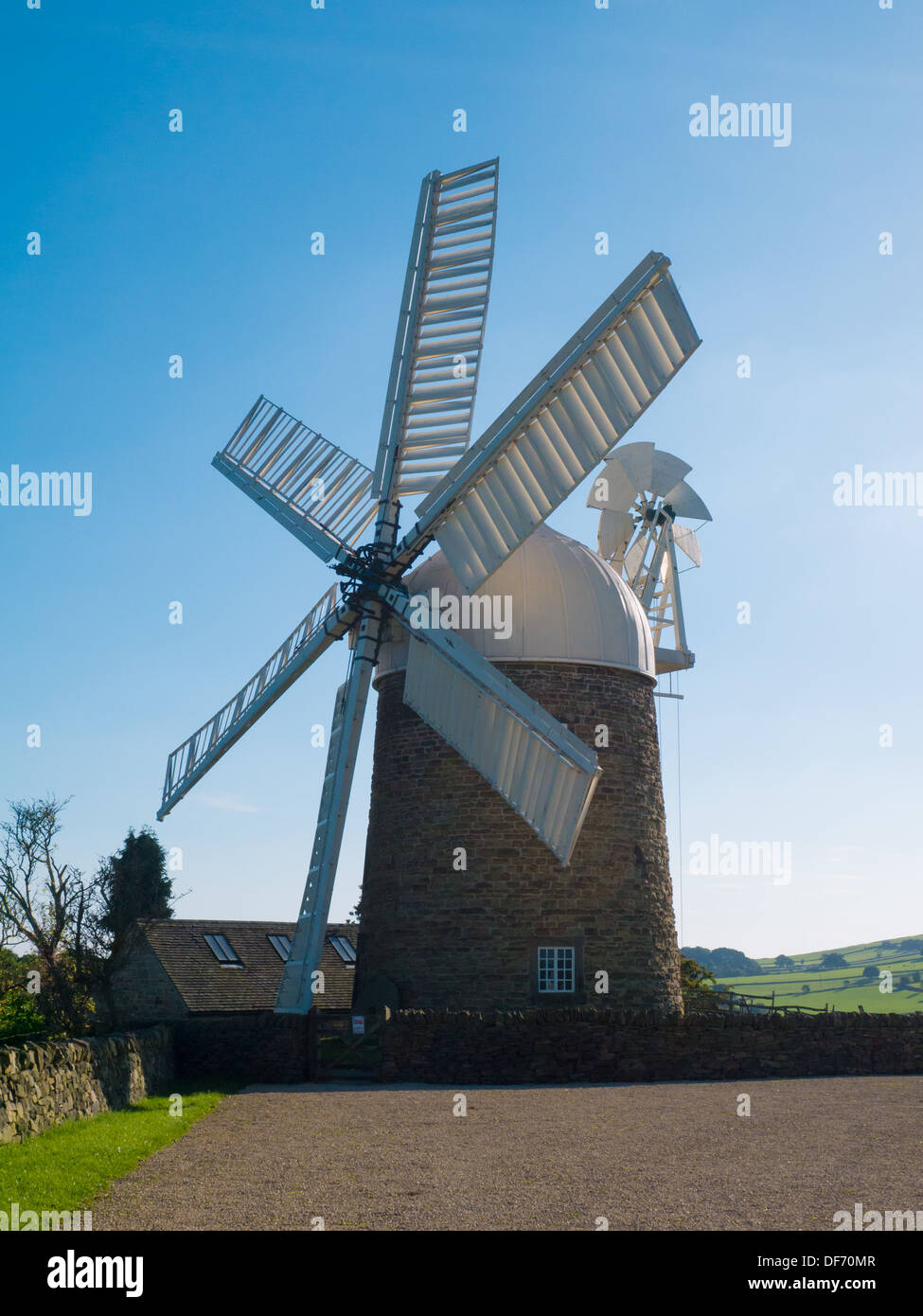 Historique un moulin restauré et de travail à Neather Heage Derbyshire, Royaume-Uni. Banque D'Images