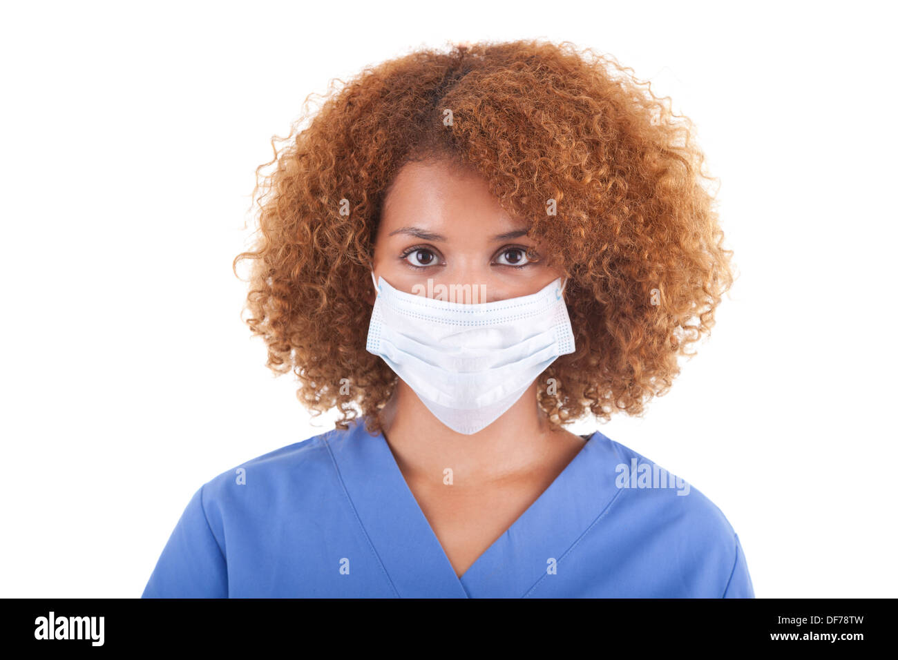 African American nurse holding a masque, isolé sur fond blanc - les noirs Banque D'Images