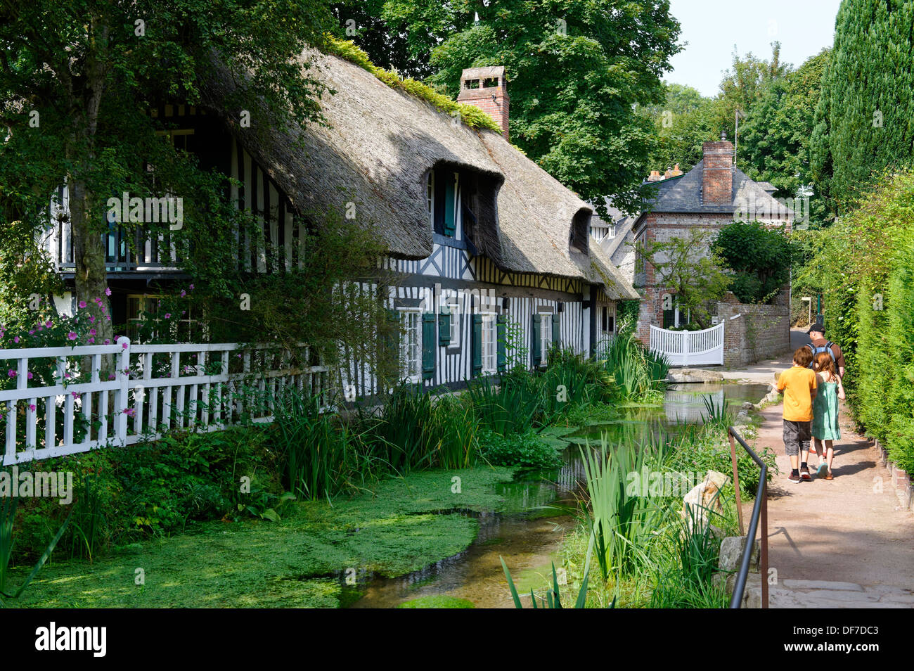 Abreuvoir sur Veules River, rivière la plus courte de la France, Veules