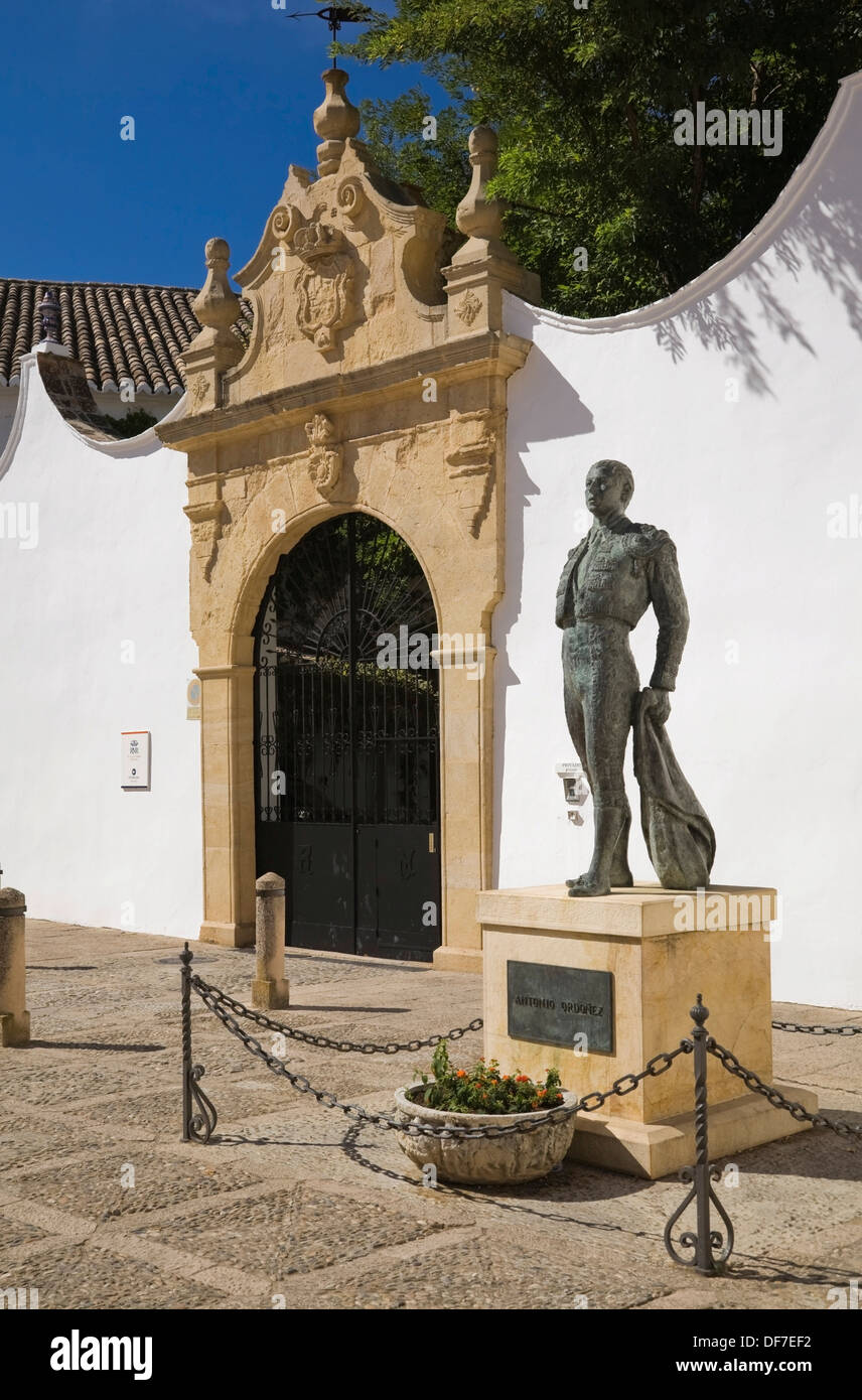 Antonio Ordonez statue près de la Ronda, les arènes de Ronda, la province de Málaga, Andalousie, Espagne Banque D'Images