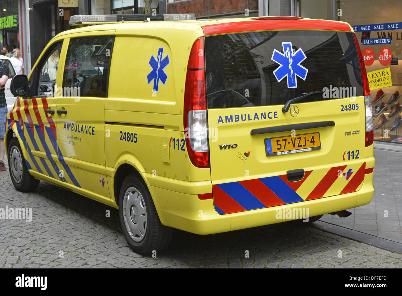 Ambulance néerlandaise Banque de photographies et d'images à haute  résolution - Alamy