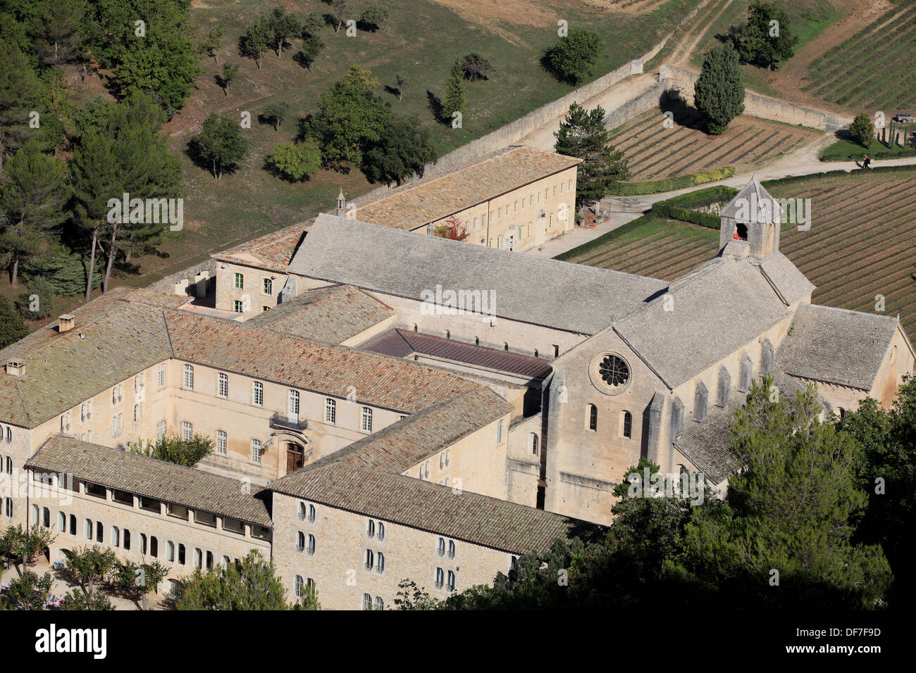 L'abbaye de Sénanque à partir de ci-dessus, la Provence. Banque D'Images