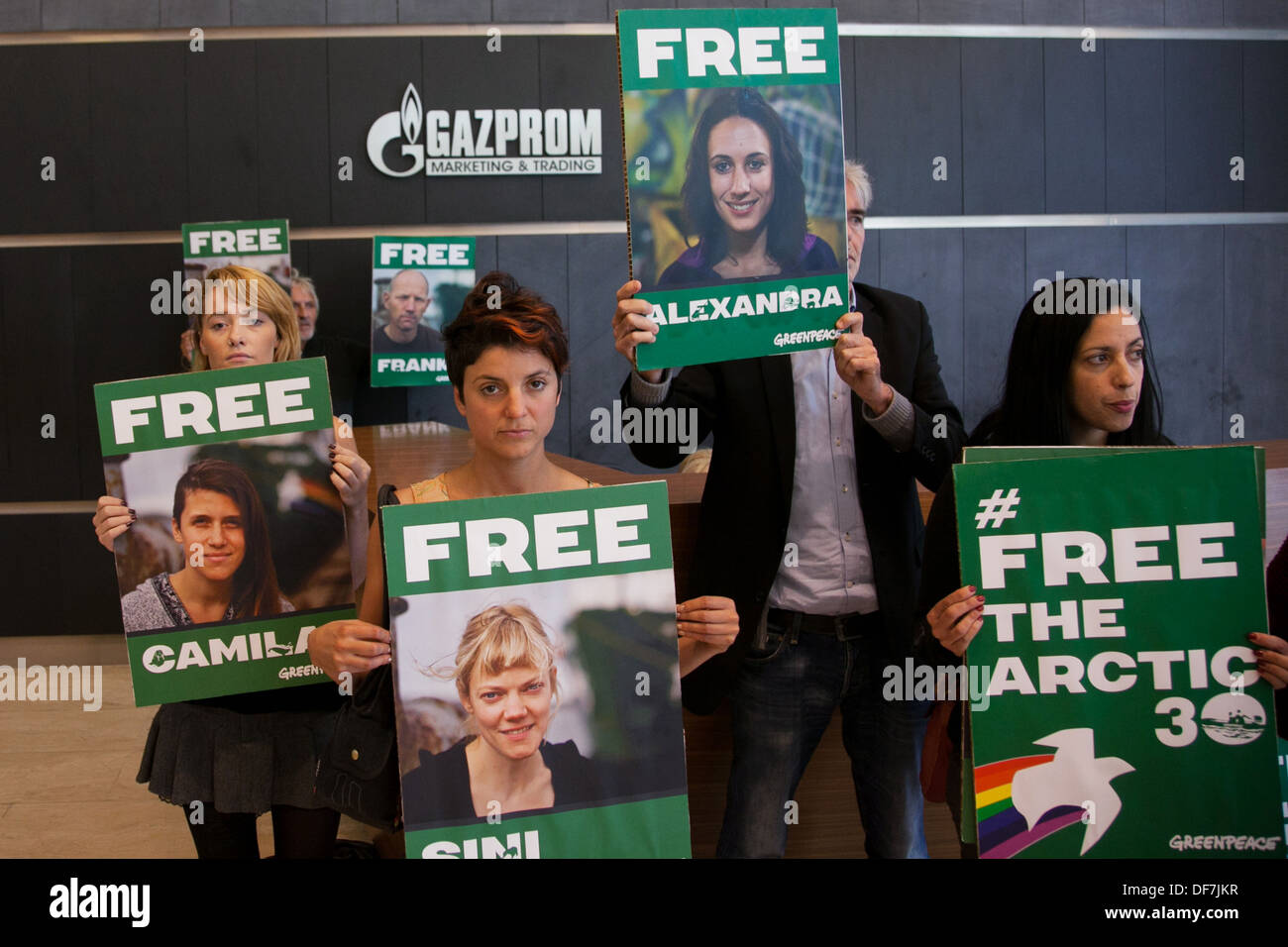 Piquet HQ London Greenpeace Gazprom défense des 30 militants de Greenpeace arrêtés et détenus en Russie. Banque D'Images
