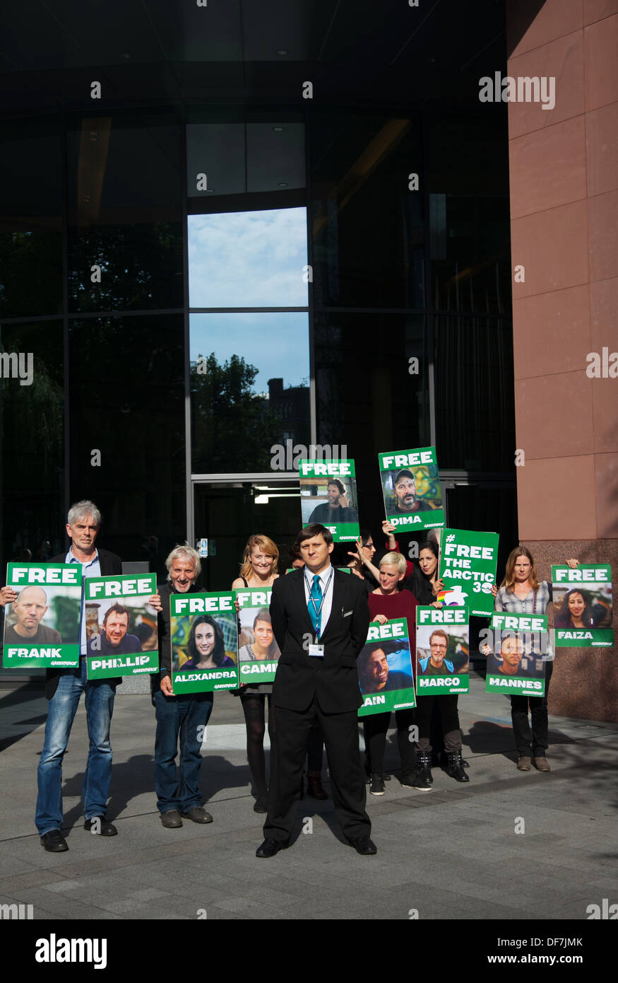 Piquet HQ London Greenpeace Gazprom défense des 30 militants de Greenpeace arrêtés et détenus en Russie. Banque D'Images