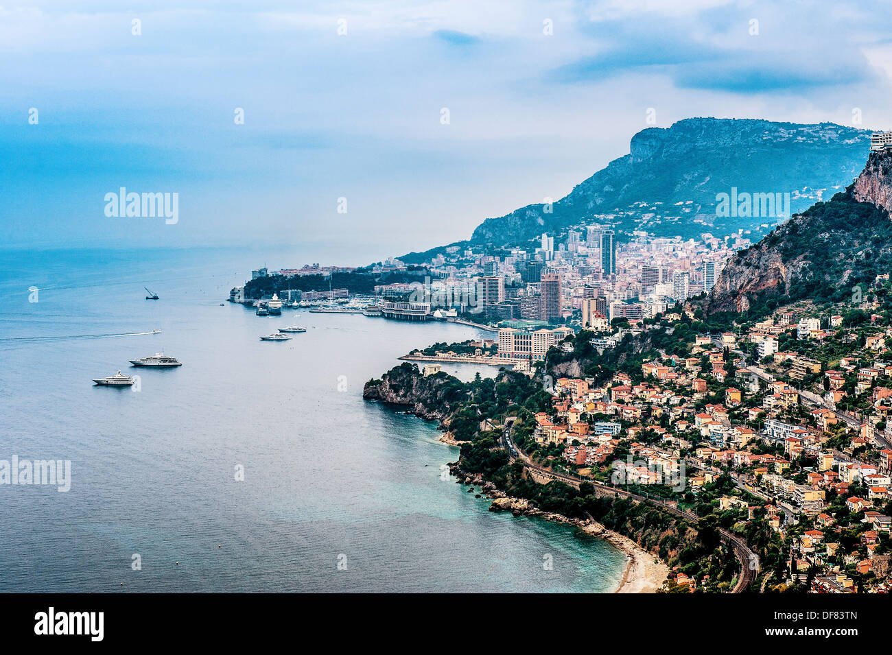 Europe, France, Principauté de Monaco, Monte Carlo. Baie de Monaco en début de matinée. Banque D'Images