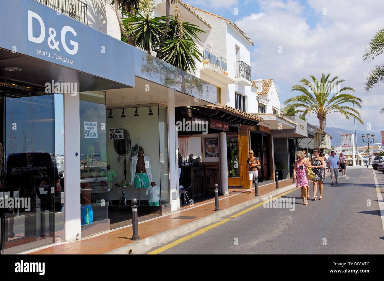 Boutiques de luxe de l'exclusif port de plaisance de Puerto Banús,  Marbella, Costa del Sol, Málaga, Andalousie, province de l'Espagne Photo  Stock - Alamy