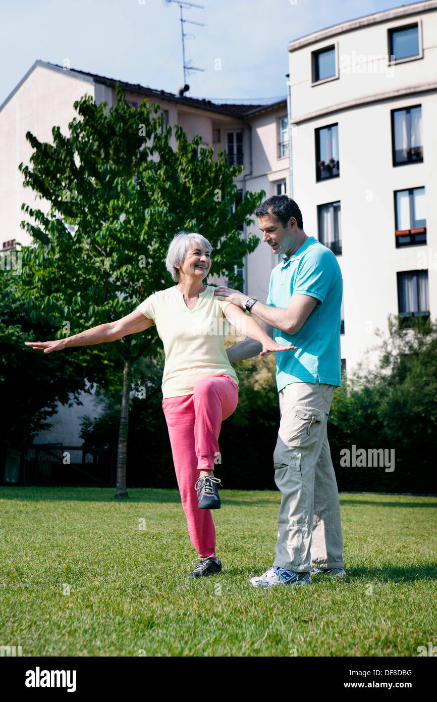 Personnes âgées PERSONNE PRATIQUANT UN SPORT Banque D'Images