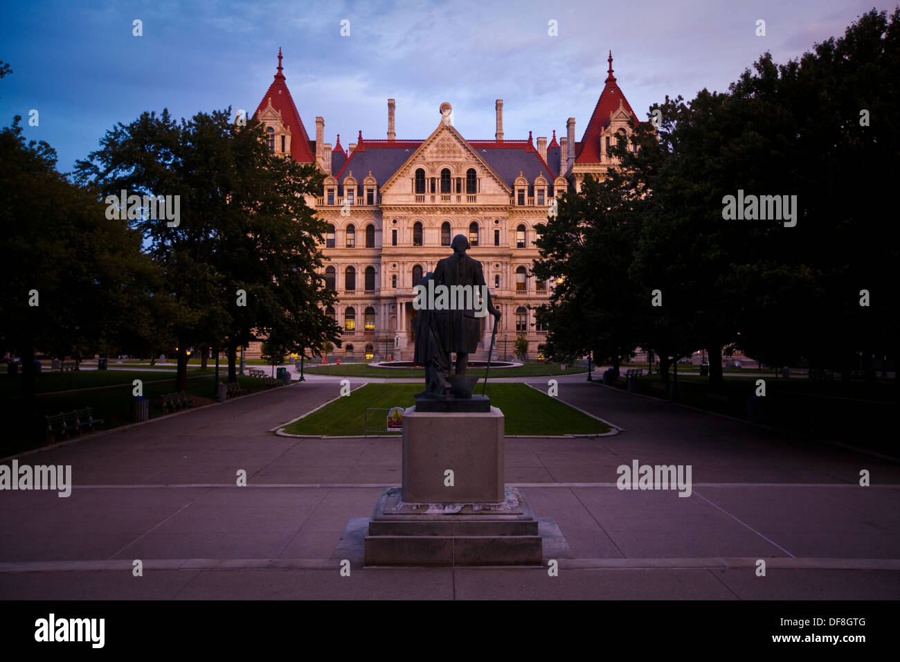 Le soleil se couche sur le capitole de l'État de New York à Albany, NY Banque D'Images