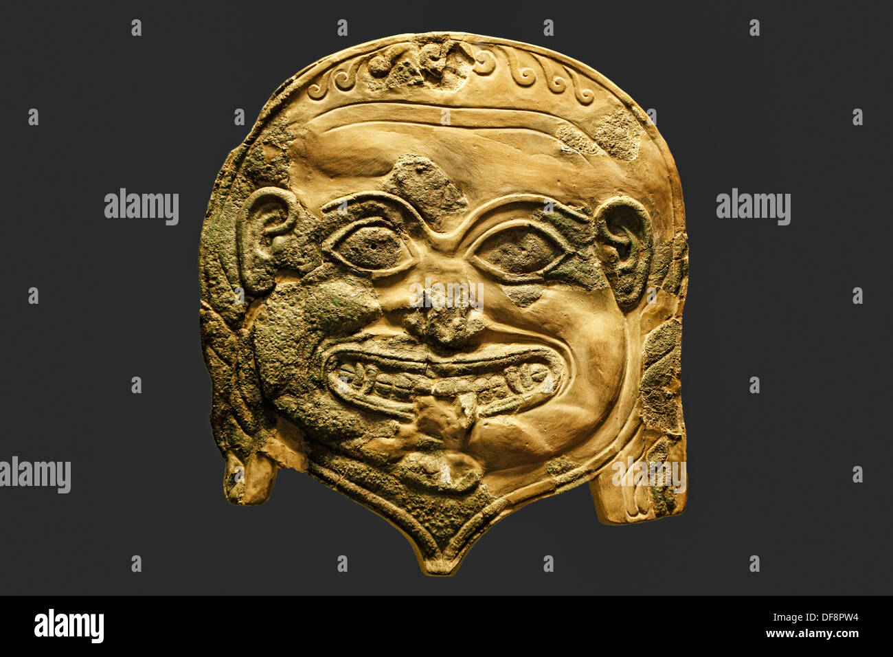 La tête de Méduse, la Gorgone ou Gorgoneion bronze (6e 100. En C.-B.) Musée National, Grèce Banque D'Images
