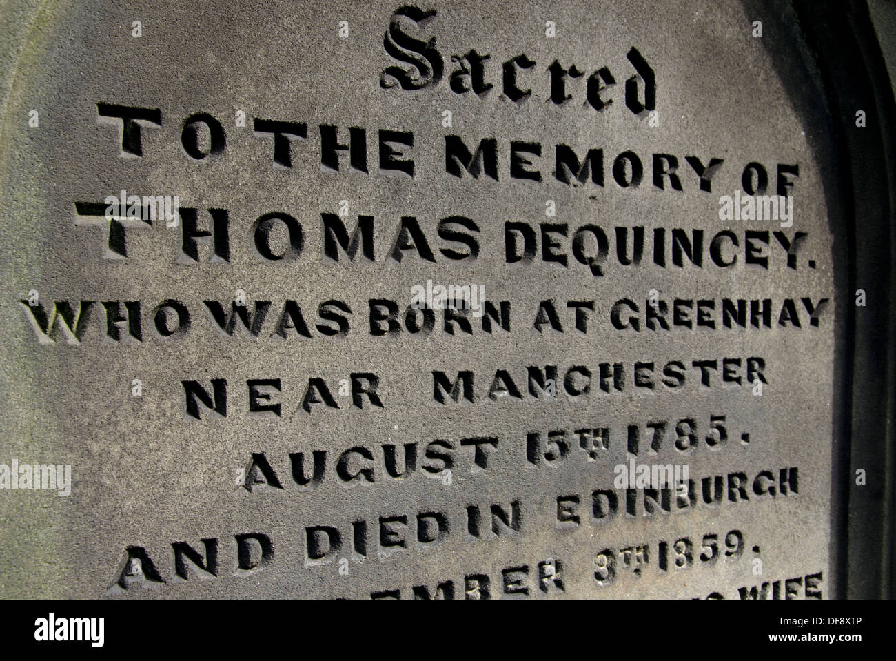 Inscription sur sur la tombe de Thomas De Quincey (1785-1859) à St Cuthbert's Churchyard, Édimbourg, Écosse, Royaume-Uni. Banque D'Images