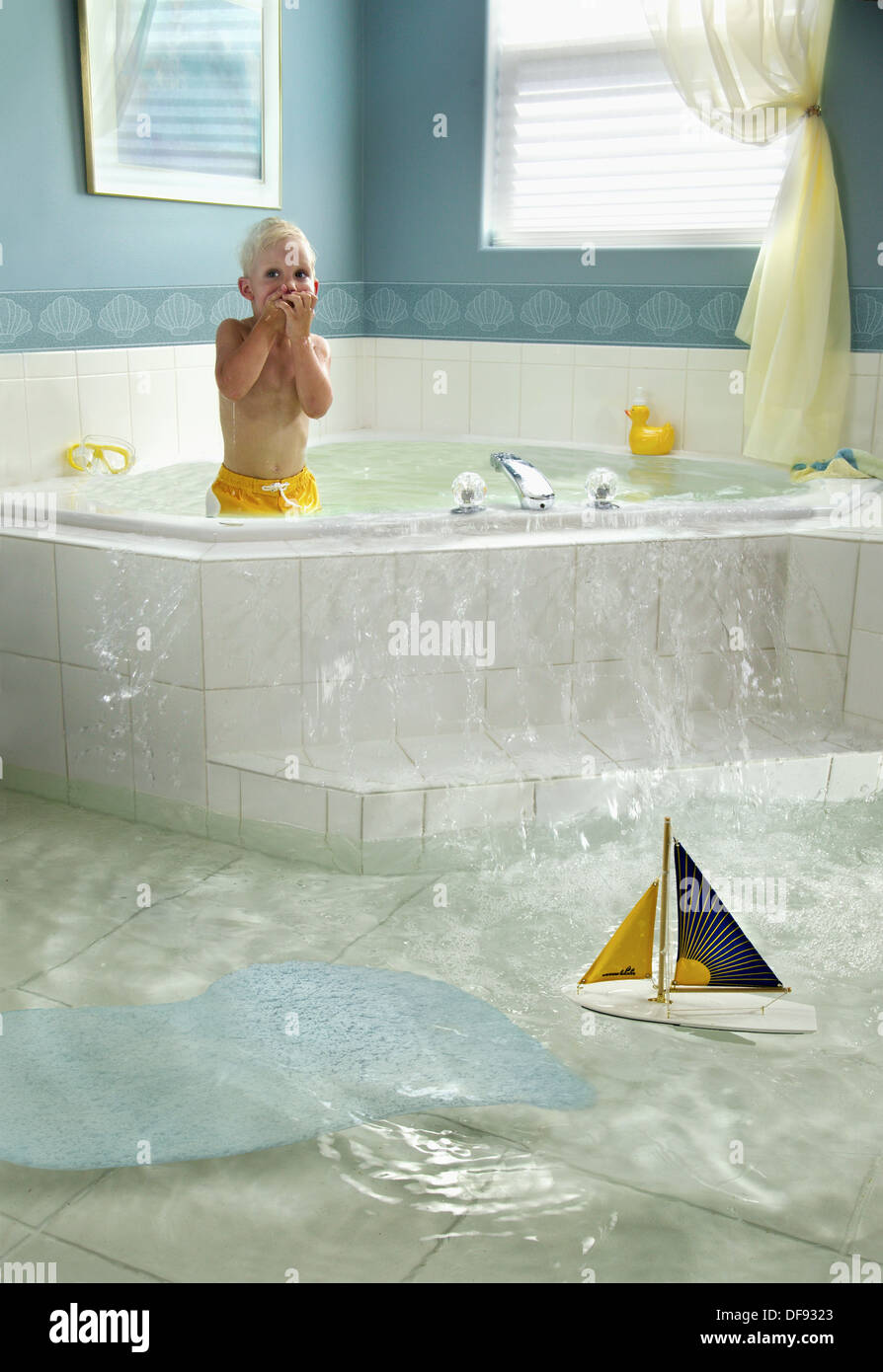Overflowing bath Banque de photographies et d'images à haute résolution -  Alamy