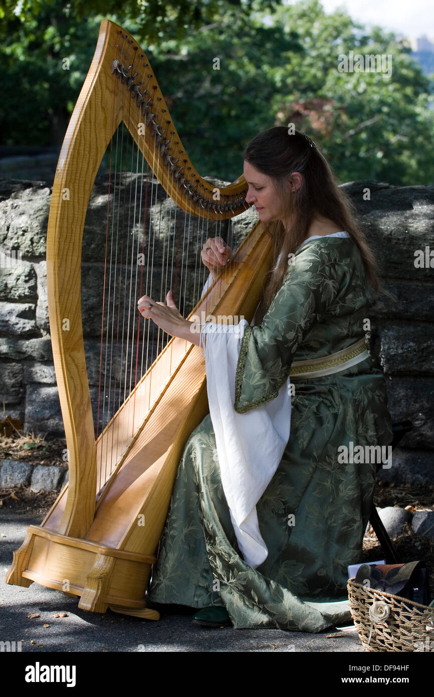Medieval harp Banque de photographies et d'images à haute résolution - Alamy