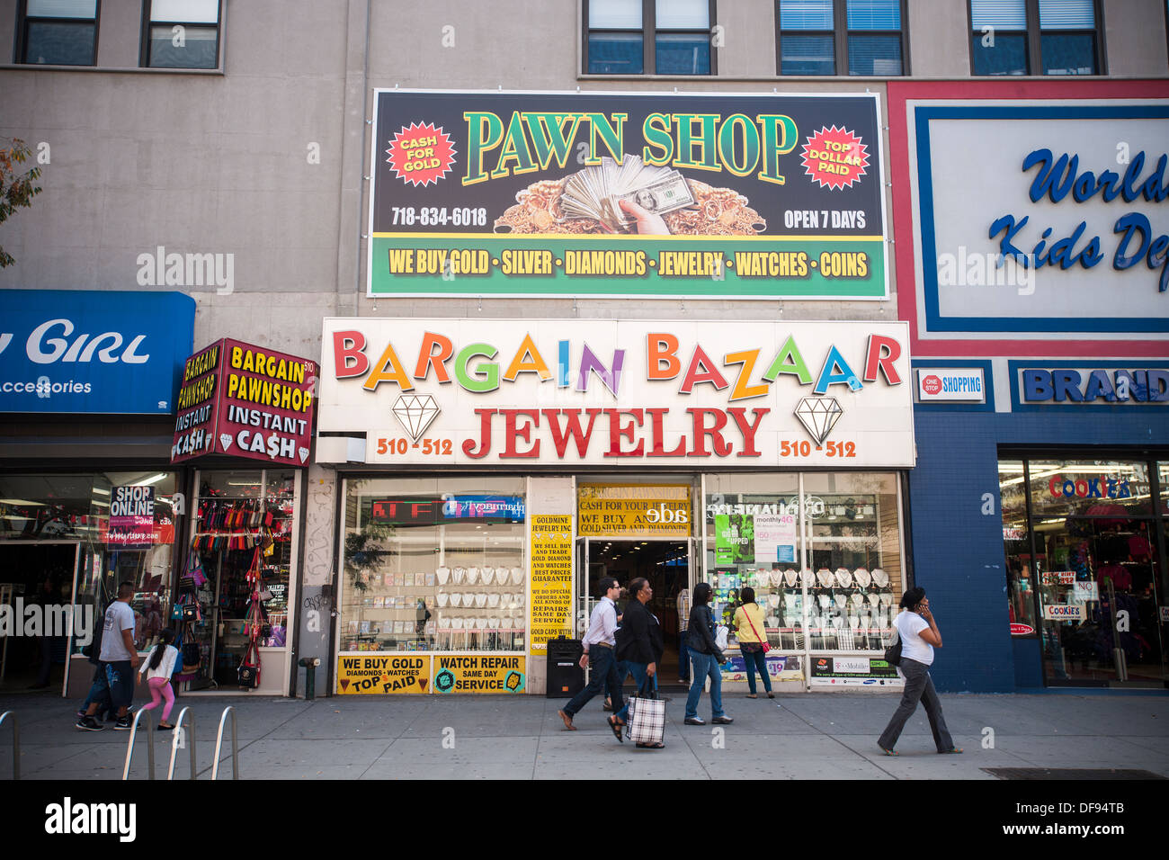 Magasin de jouet/ magasin de bijoux au centre-ville de Brooklyn à New York  Photo Stock - Alamy
