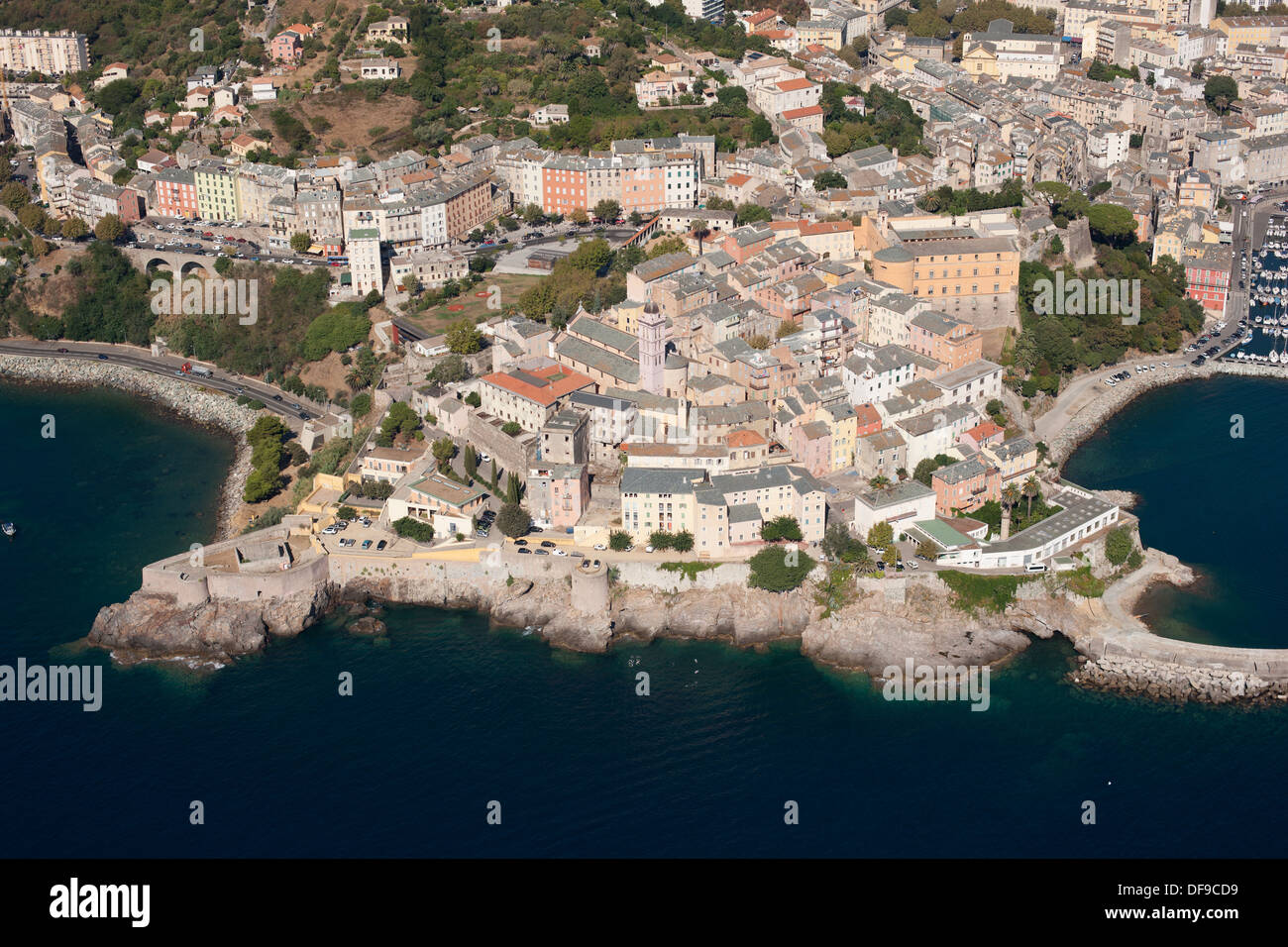 VUE AÉRIENNE.Citadelle sur un promontoire rocheux.Bastia, Corse, France. Banque D'Images