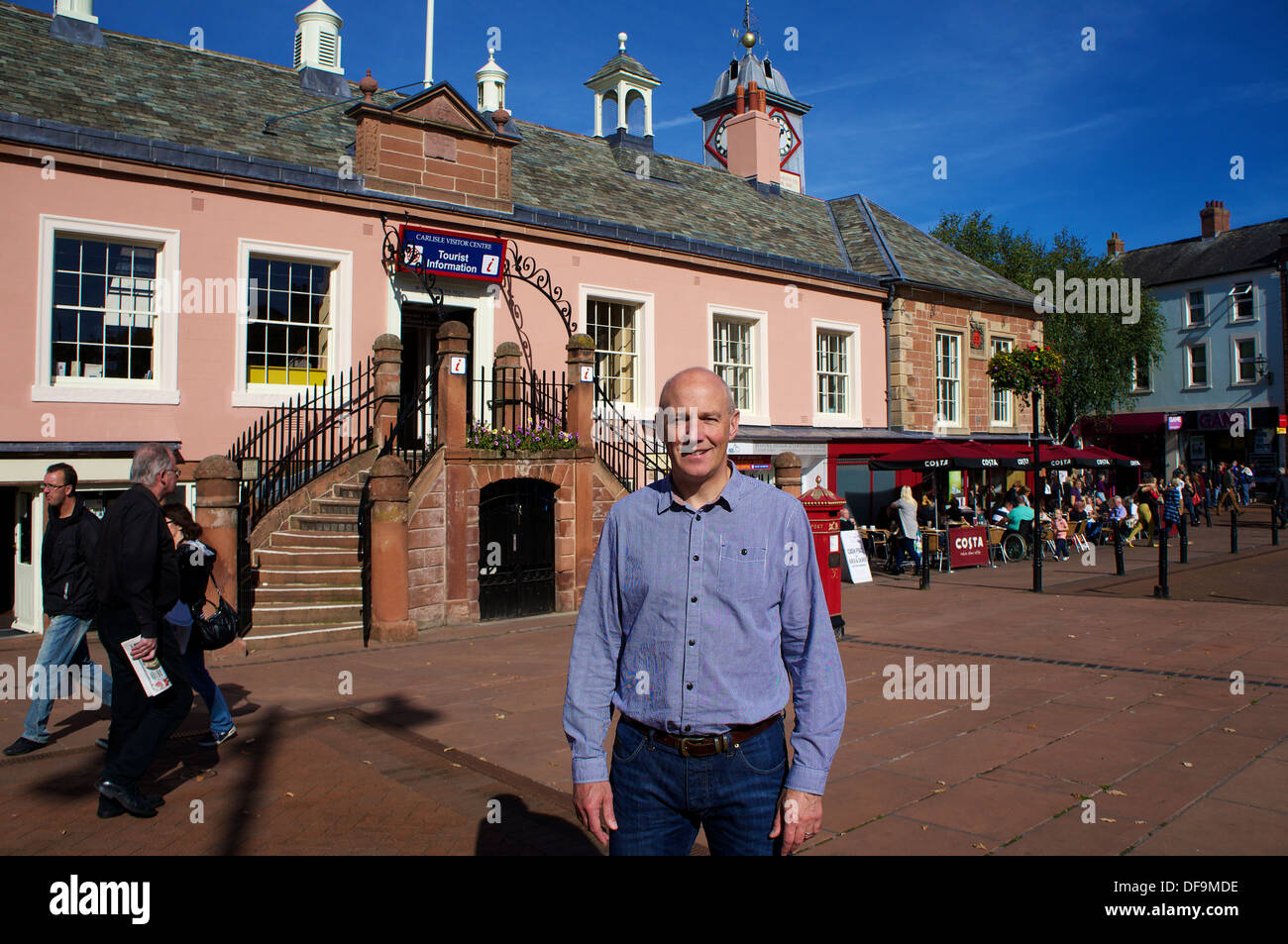 John Stevenson MP Membre du Parlement pour Carlisle en dehors de "l'Ancien hôtel de ville de Carlisle Cumbria England Royaume-Uni Banque D'Images