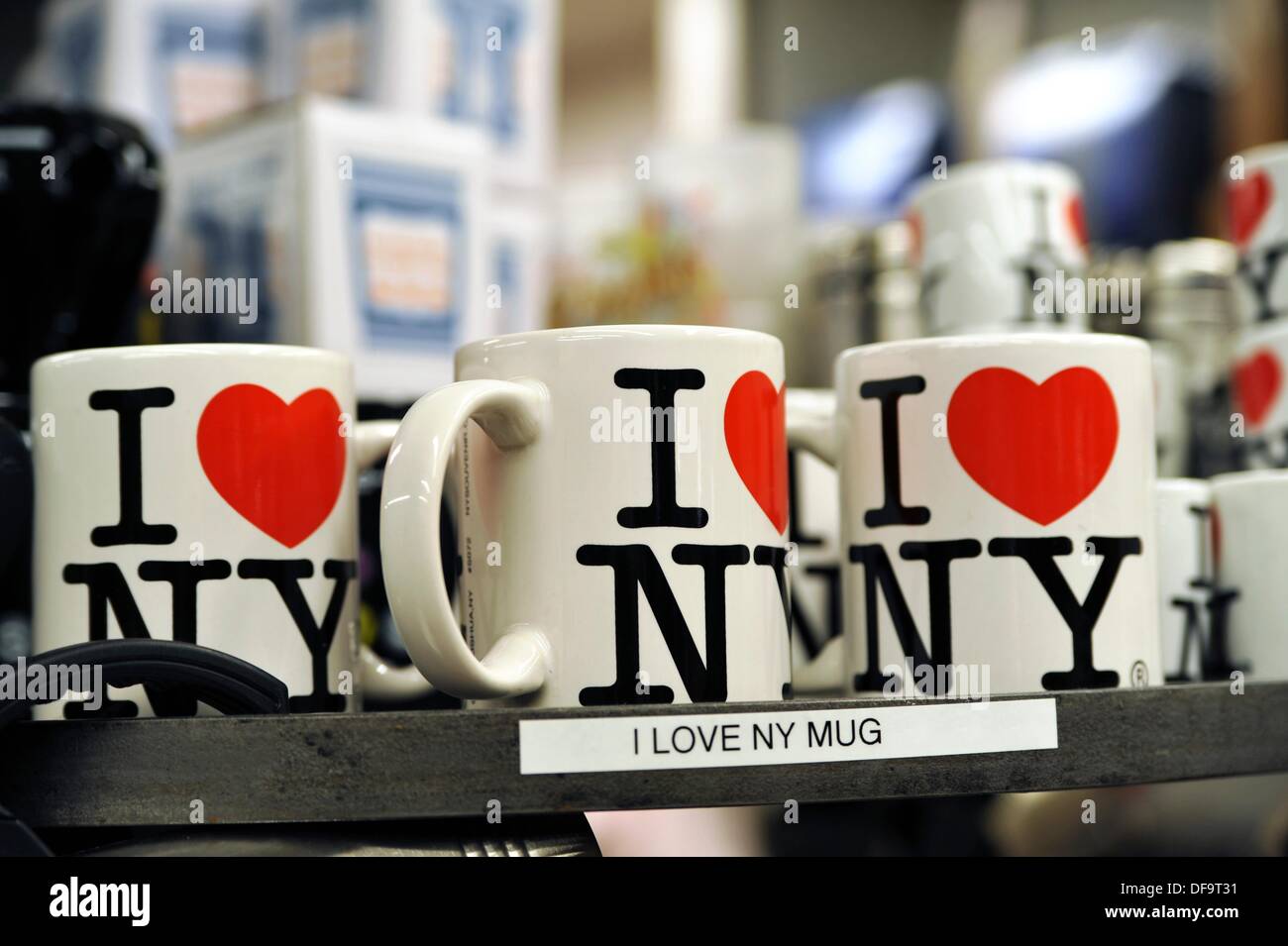 Close up of "I Love NY" Tasses à café, affiché dans un magasin de souvenirs  au détail, la ville de New York, Manhattan, New York, USA Photo Stock -  Alamy