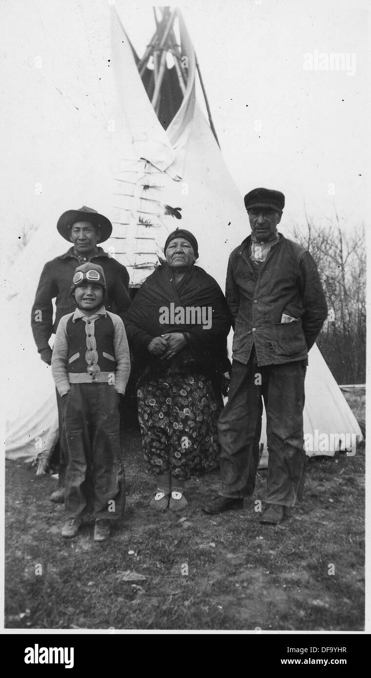 Tipi, maison d'été de la famille de sang complet. Turtle Mountain Res., Dakota du Nord, 285396 Banque D'Images