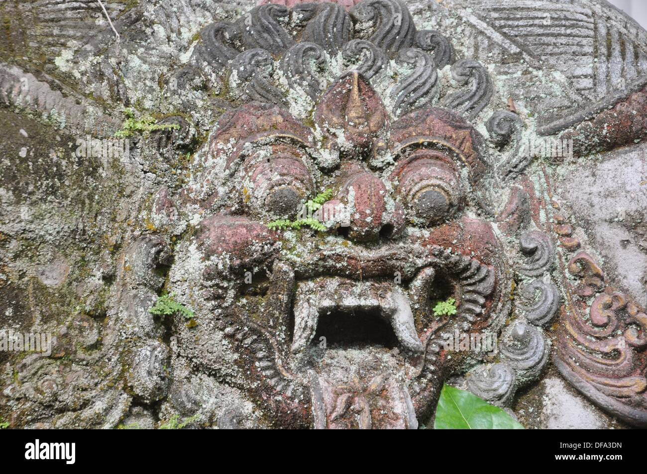Ubud (Bali, Indonésie) : bas-relief sur un mur Photo Stock - Alamy