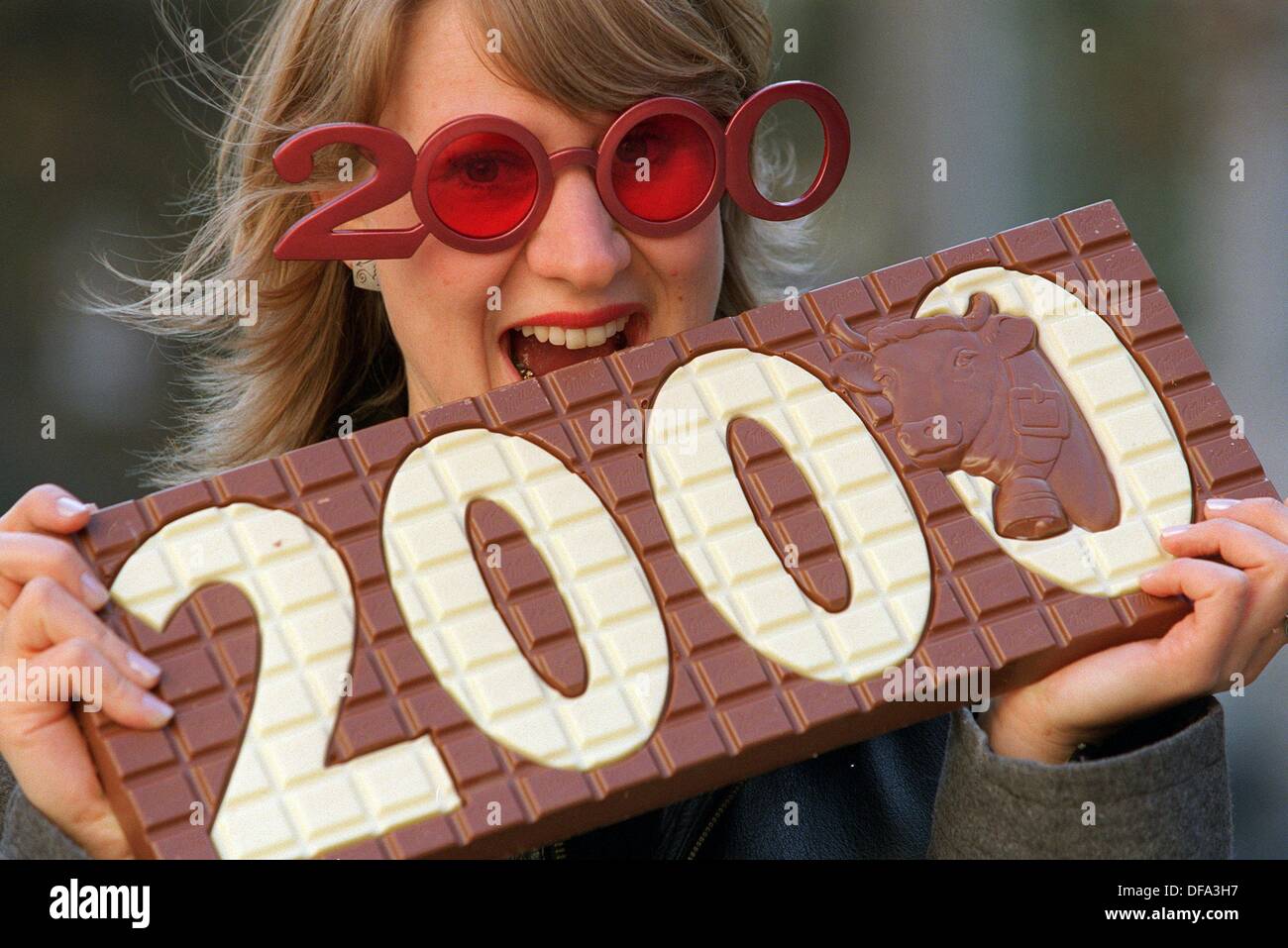 Une grande barre de chocolat sous le signe des objectifs du millénaire pour le 25 octobre en 1999 à Munich. Banque D'Images