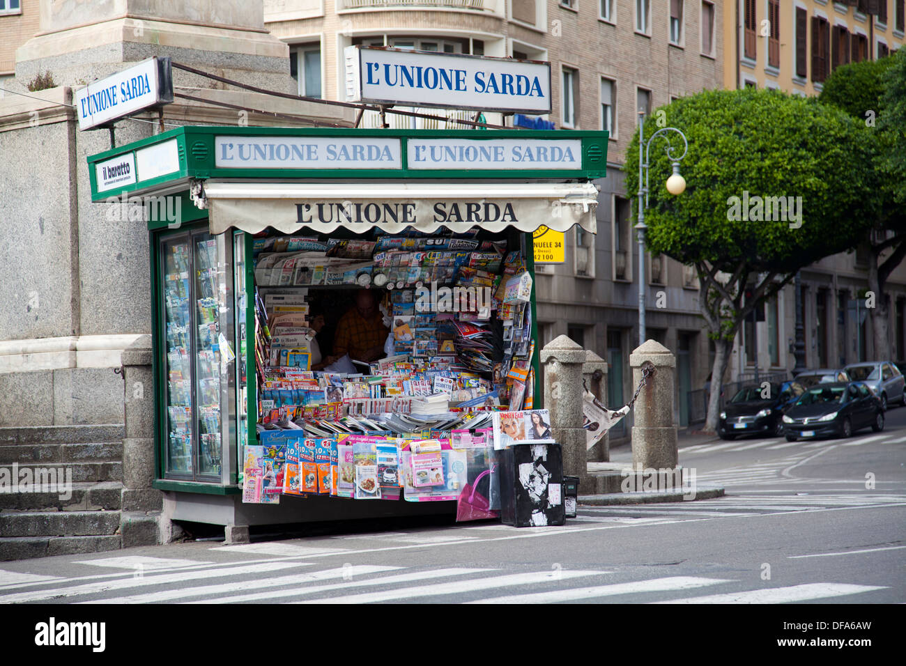L'Unione Sarda Kiosque sur Largo Carlo Felice à Cagliari - Sardaigne Banque D'Images