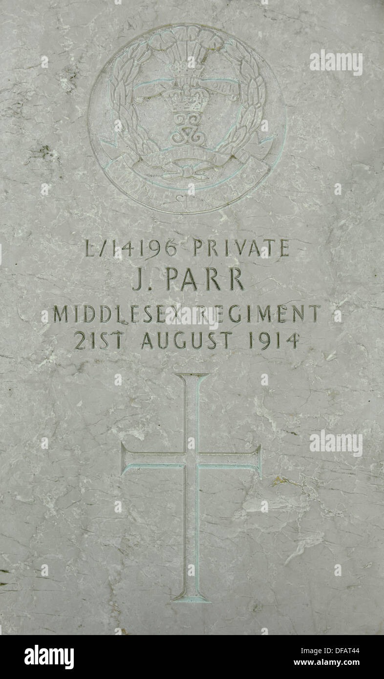 Tombe de John Parr, premier soldat britannique tué pendant la Première Guerre mondiale, un cimetière St Symphorien, Saint-Symphorien, Belgique Banque D'Images