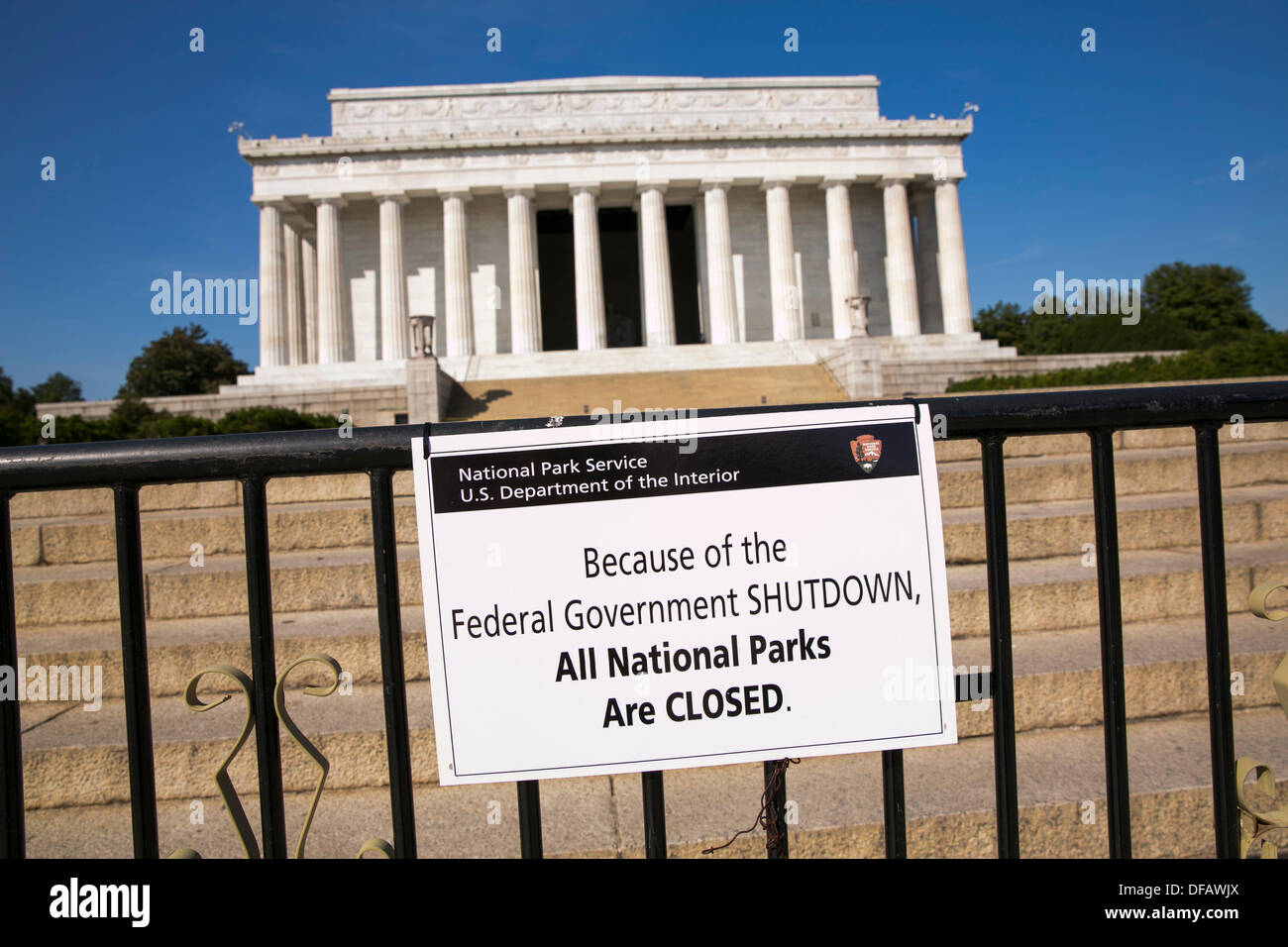 Washington DC, USA. 06Th Oct, 2013. Le Lincoln Memorial est fermé et barricadées en raison de la fermeture du gouvernement le 1 octobre 2013 à Washington, DC. Le gouvernement fédéral américain fermer à minuit après que le Congrès a été incapable d'adopter un projet de loi de financement sur un différend à l'Obamacare defund. Credit : Kristoffer Tripplaar/Alamy Live News Banque D'Images