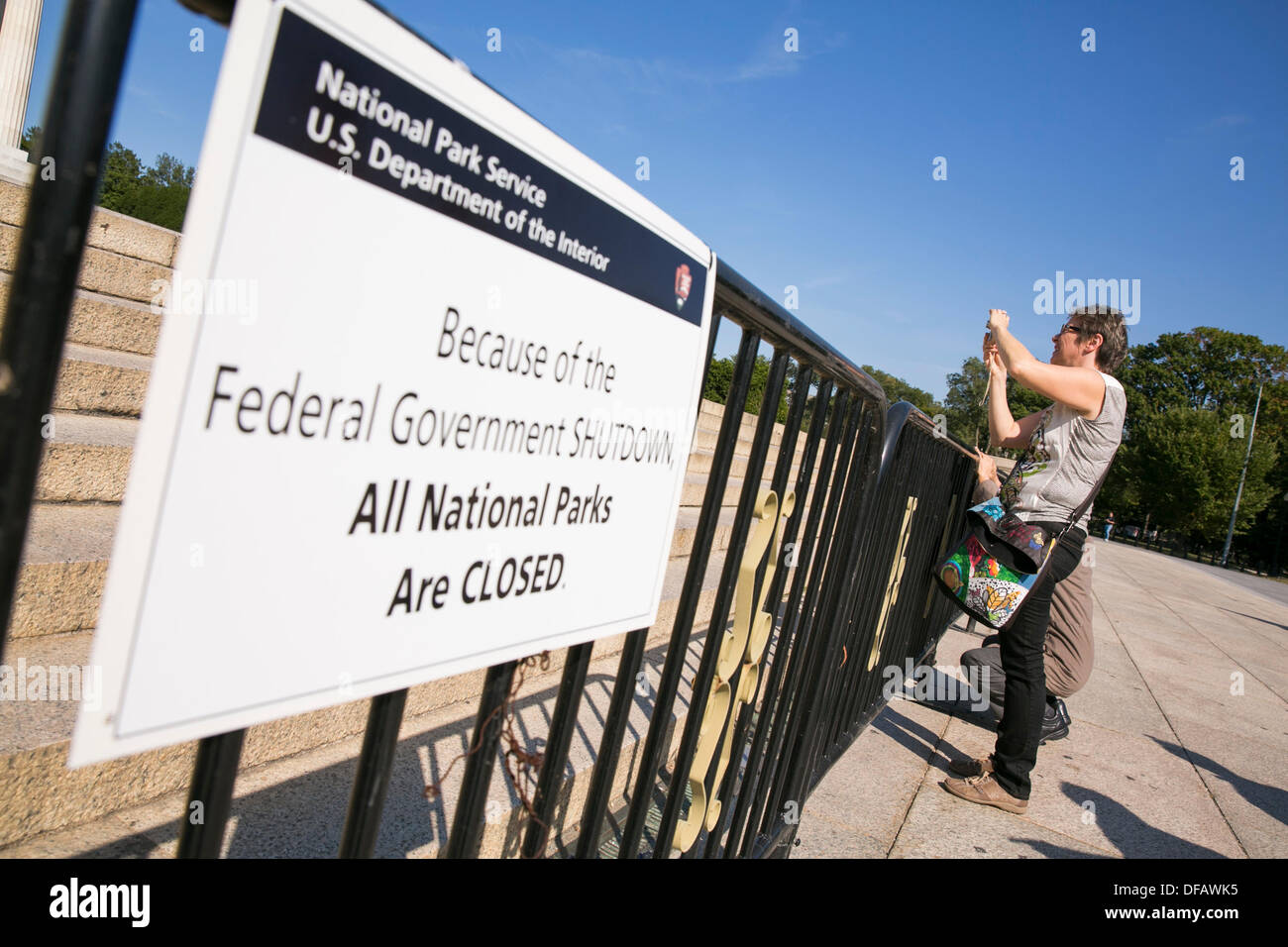 Washington DC, USA. 06Th Oct, 2013. Le Lincoln Memorial est fermé et barricadées en raison de la fermeture du gouvernement le 1 octobre 2013 à Washington, DC. Le gouvernement fédéral américain fermer à minuit après que le Congrès a été incapable d'adopter un projet de loi de financement sur un différend à l'Obamacare defund. Credit : Kristoffer Tripplaar/Alamy Live News Banque D'Images