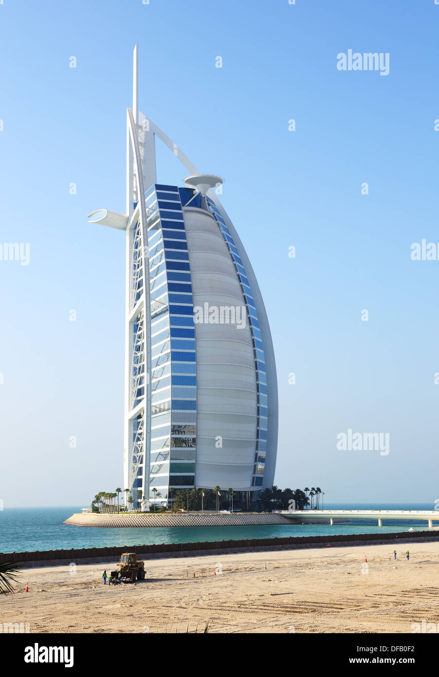 La vue sur le premier hôtel de luxe 7 étoiles Burj Al Arab 'Tour des Arabes" et du site de construction pour un nouvel hôtel Banque D'Images