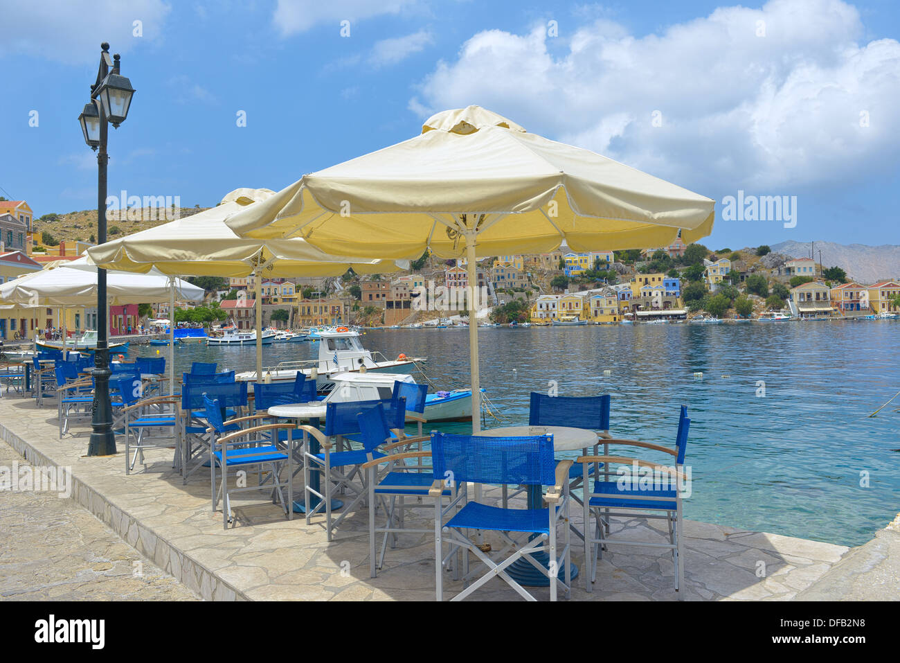 Cafe de la plage sur l'île de Symi. Grèce Banque D'Images