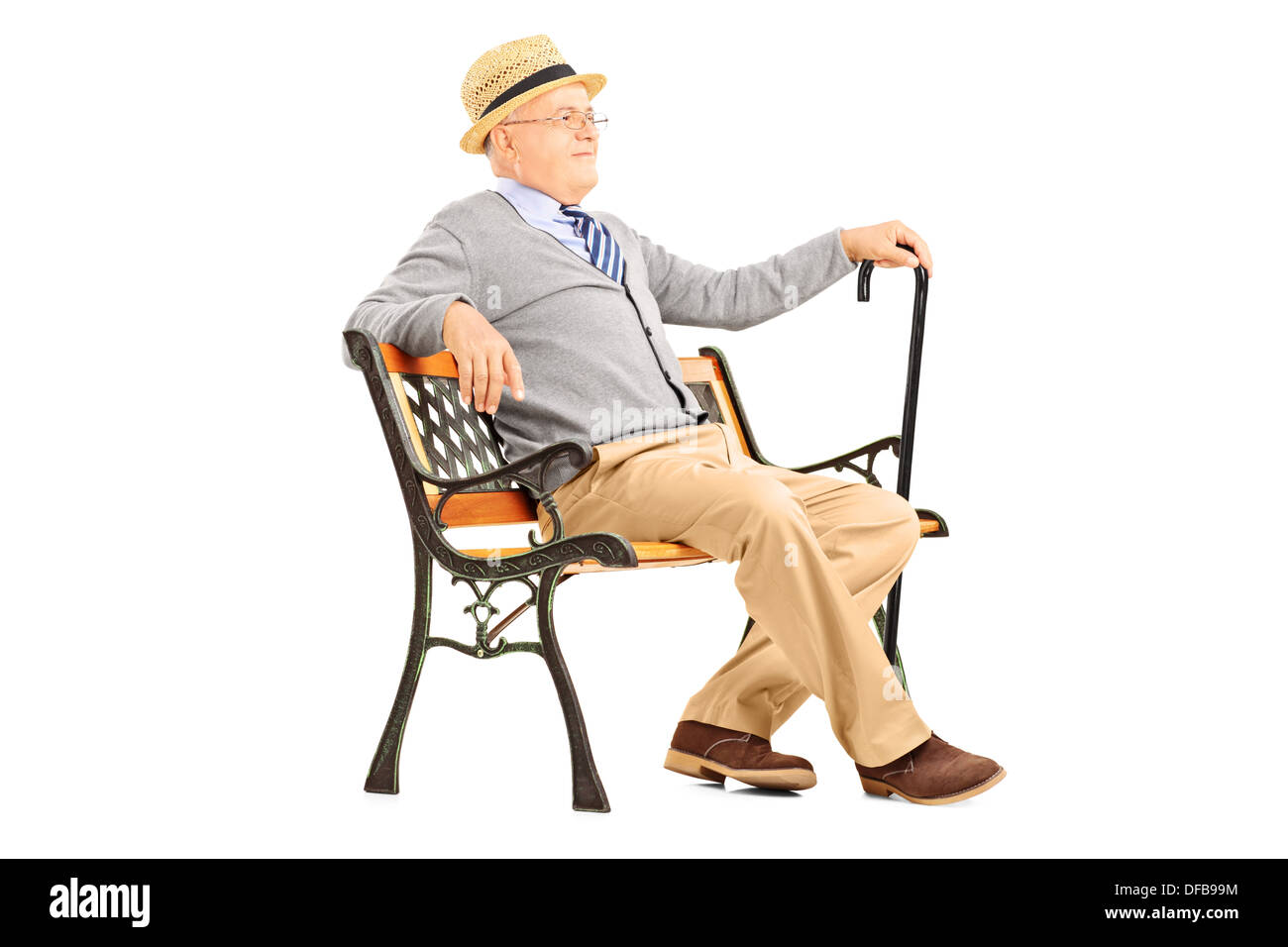 La haute atmosphère homme assis sur un banc en bois et la pensée Banque D'Images