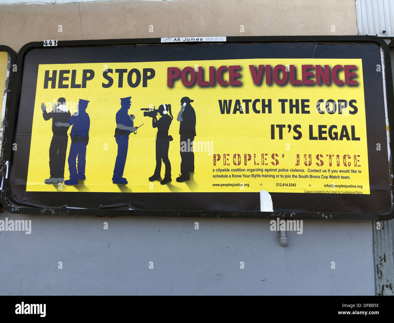 Inscrivez-vous sur le mur dans le Bronx encourage les collectivités à faire face à la brutalité policière en apprenant leurs droits, 2013. Banque D'Images