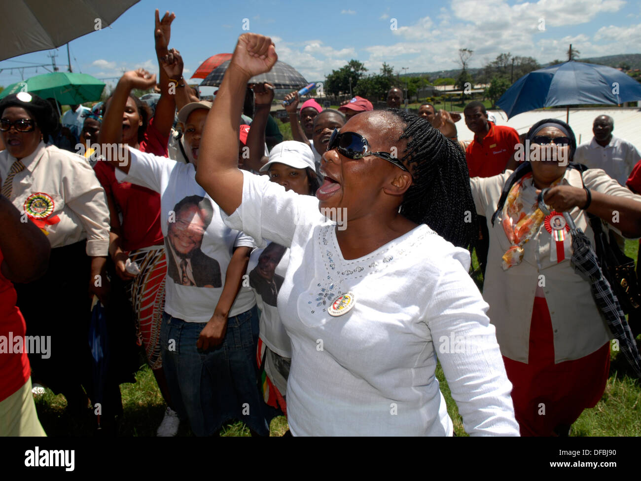 Des partisans du Parti de la liberté Inkatha assister à un rassemblement de l'Afrique du Sud avant les élections générales de 2009 Kwa Mashu près de Durban 7 Février Banque D'Images