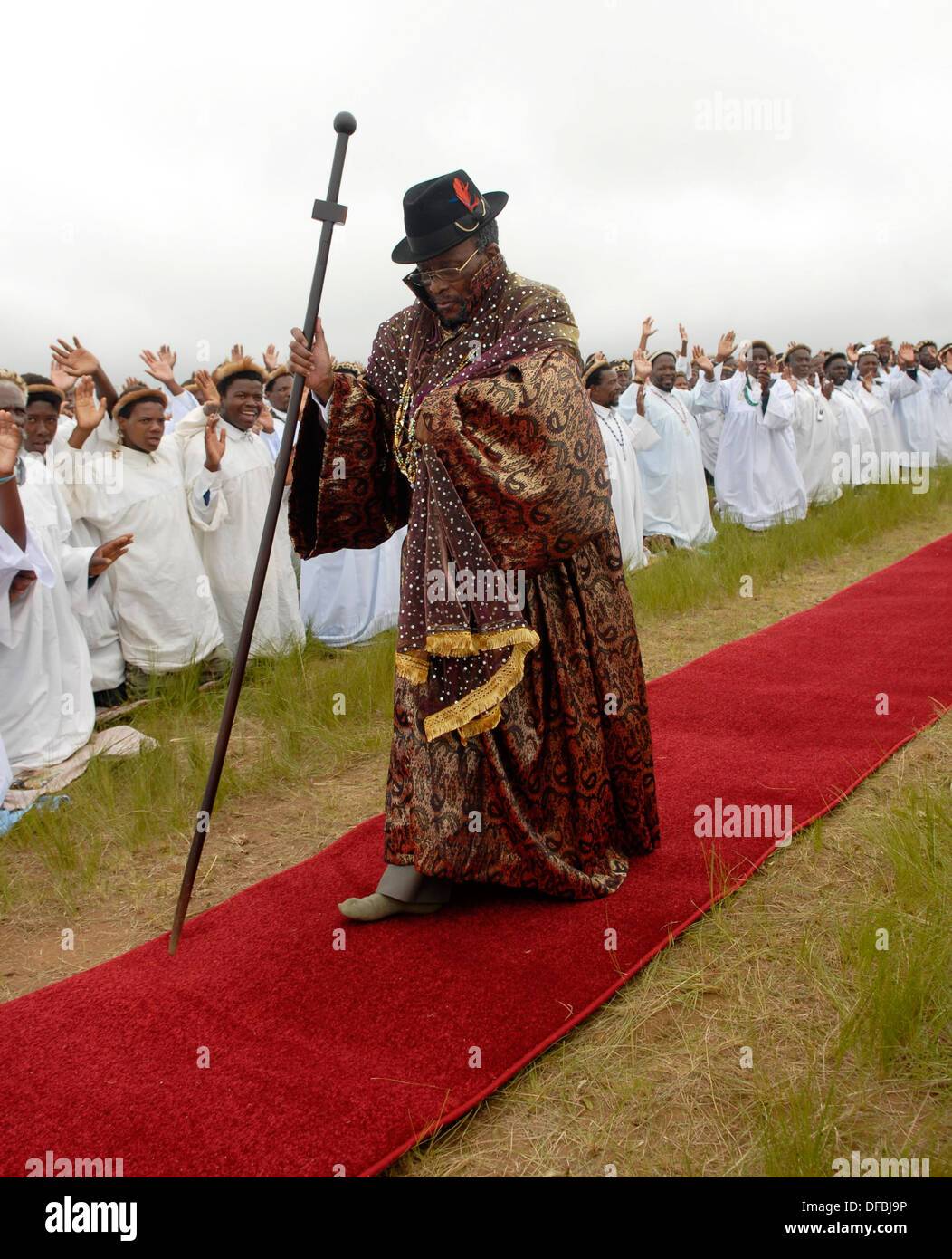 Membres Shembe foi (Nazareth Baptist Church) un hybride religieux le christianisme et les traditions africaines leader salue Prophète Banque D'Images