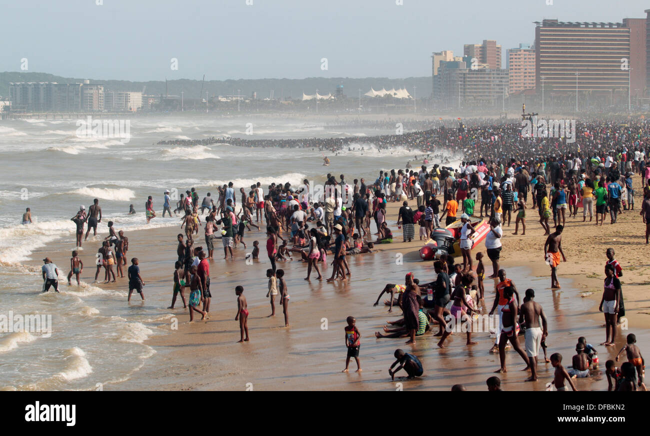 Des milliers de personnes célèbrent le Jour de l'An sur la plage de Durban, avant le 1er janvier 2011. © Rogan Ward 2011 Banque D'Images