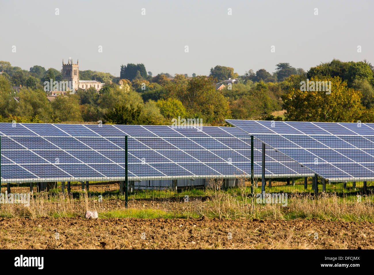 Wymeswold ferme solaire la plus grande centrale solaire au Royaume-Uni à 34 MWp, sur un ancien aérodrome désaffecté, Leicestershire, UK. Banque D'Images
