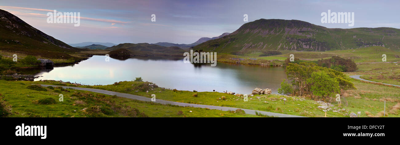 Panorama de lacs Cregennan au coucher du soleil dans le parc national de Snowdonia Banque D'Images