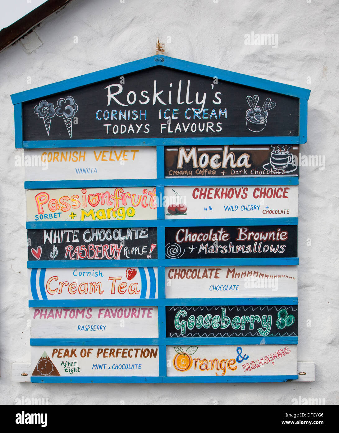 Roskillys crème glace conseil menu Coverack Angleterre Cornwall Banque D'Images