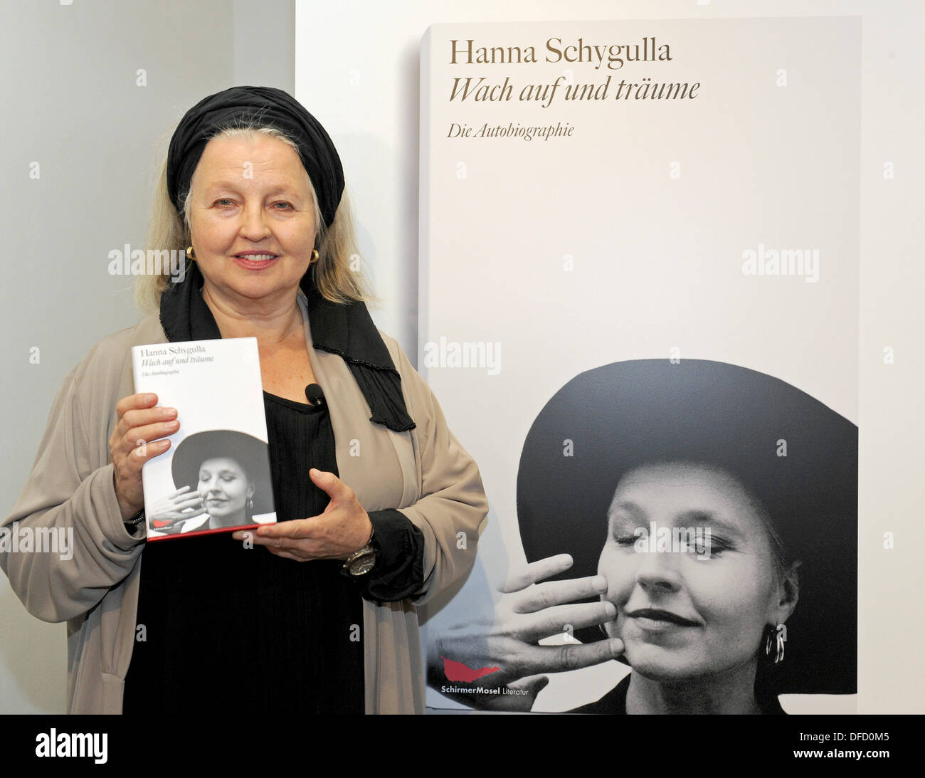 Hanna Schygulla actrice présente son autobiographie "Wach auf und träume" (littéralement "Service et dream') à Munich, Allemagne, 01 octobre 2013. Photo : URSULA DUEREN/dpa Banque D'Images