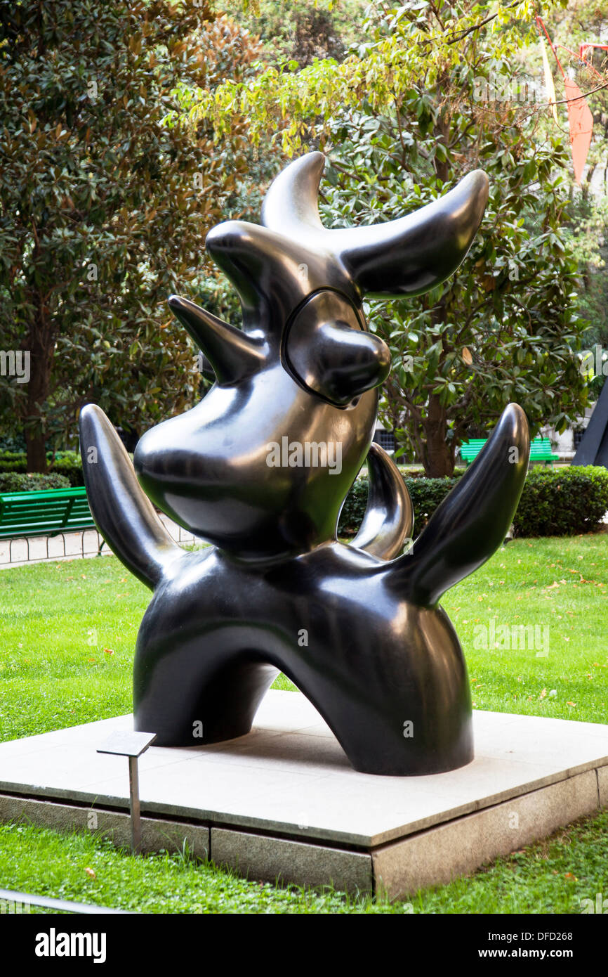 Joan Miro au Påjaro sculpture lunaire au Museo Nacional Centro de Arte Reina Sofía de Madrid, Espagne Banque D'Images