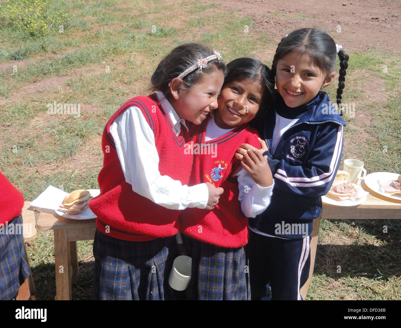 Ecolières à l'Chicuchaswasi projet école près de Cusco, Pérou, un organisme de bienfaisance local aide à projets Les enfants dans le besoin. Banque D'Images