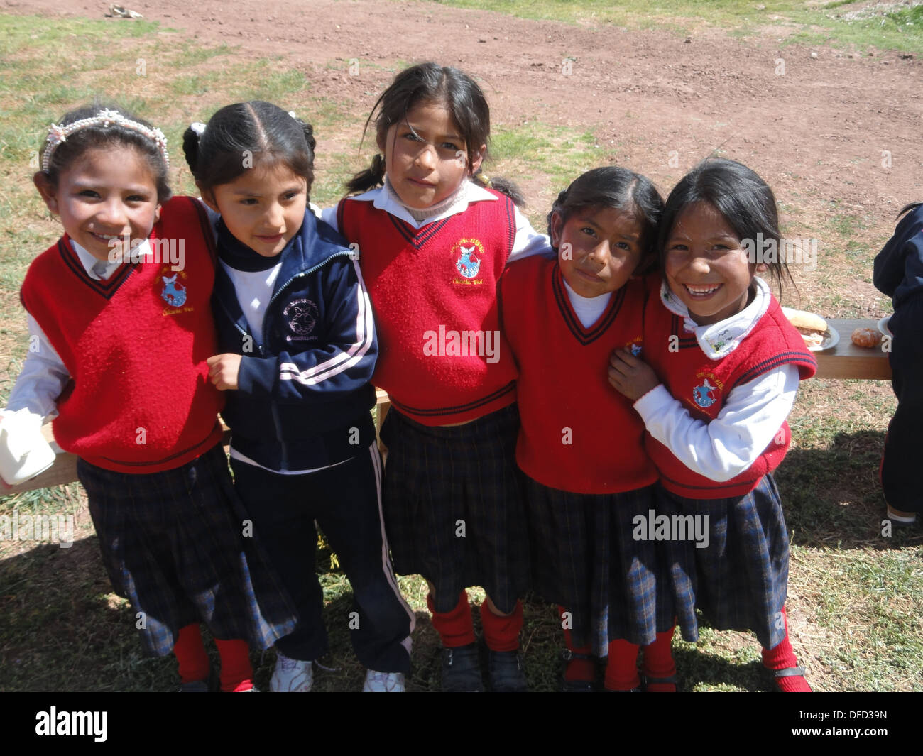 Ecolières à l'Chicuchaswasi projet école près de Cusco, Pérou, un organisme de bienfaisance local aide à projets Les enfants dans le besoin. Banque D'Images