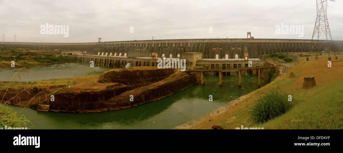 Barrage d'Itaipu, au Brésil / Paraguay Banque D'Images