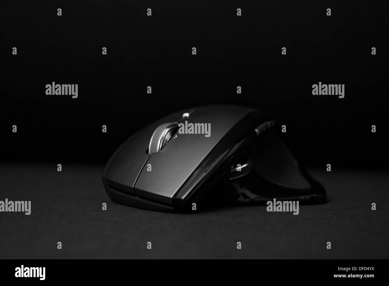 Souris d'ordinateur moderne et ergonomique solide Banque D'Images