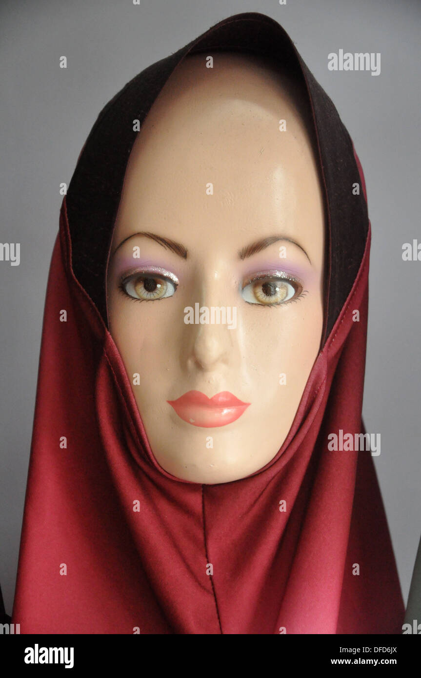 Kuala Lumpur (Malaisie) : voile pour les femmes musulmanes, vendu dans un  magasin Photo Stock - Alamy